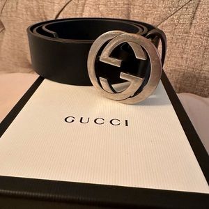GUCCI G interlocking buckle belt. Beautiful and classic black belt.